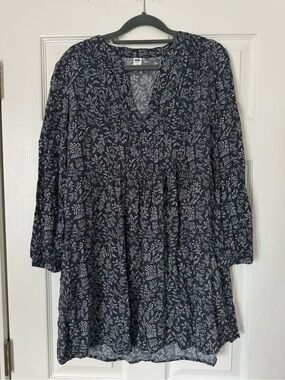 Old Navy Navy and White Floral V-Neck Tunic Dress